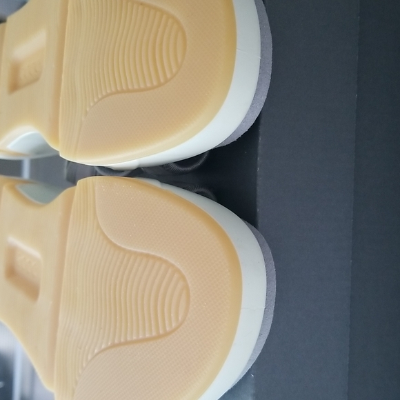 NWT Ecco Chunky Sandles in Silver Grey